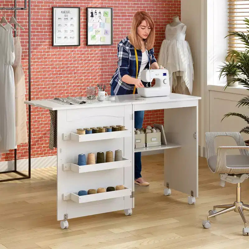 Table pliante pour machine à coudre, roulettes verrouillables, support avec 3 bacs de rangement et prises de courant, blanc/naturel/marron/blanc+naturel