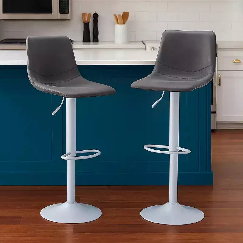 Tabourets de bar Tilbury avec base en fer blanc, hauteur réglable, assise en cuir, fonction pivotante et repose-pieds, lot de 2