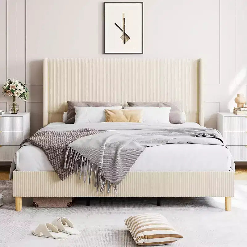 Cadre de lit King Size, cadre de lit plateforme capitonné en velours côtelé avec tête de lit à dossier ailé touffeté verticalement, lattes en bois solides, assemblage facile, beige